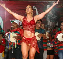 Virginia Fonseca posa completamente nua e Vini Jr reage; veja fotos