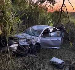 Suspeito foge, provoca acidente e escapa após perseguição na Bahia
