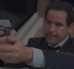 Três Graças: Ferette surta e entrega a cabeça de Arminda para rival