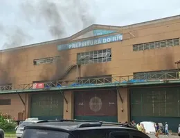 Barracão da Grande Rio tem princípio de incêndio; escola se manifesta