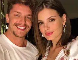 Camila Queiroz surpreende e mostra rosto da filha pela 1ª vez