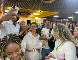 Carnaval 2026: Paolla Oliveira causa alvoroço em aeroporto de Salvador