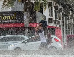 DF e 10 estados têm alerta laranja de chuva neste sábado ---- teste mw