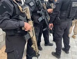 Dois homens são presos em operação por agressão contra adolescentes