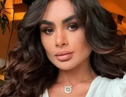 Ex-bailarina do Faustão reage e joga carro contra ladrão em SP