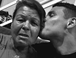 Mãe de Thiago Silva morre aos 70 anos e zagueiro viaja às pressas