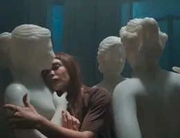 Três Graças: personagem asqueroso rouba estátua e promove reviravolta