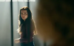 Quem Ama Cuida: Adriana reage à ameaça e corre perigo na cadeia