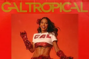 Alinne Rosa faz homenagem à Gal Costa em primeiro show no carnaval