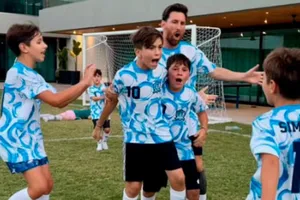 Campo e 20 quartos: a mansão onde Messi e família descansam após Copa