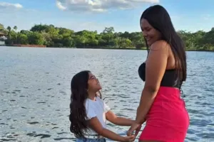 Chaiany, do BBB 26, relembra momento delicado com filha e cai no choro