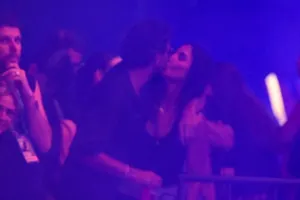 Ivete Sangalo é flagrada aos beijos com Tiago Maia em show de Belo