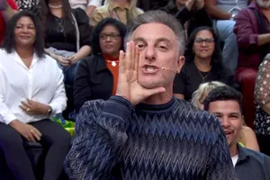 Luciano Huck manda recado afiado para técnico do Brasil após empate