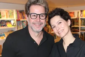 Murilo Benicio faz aparição surpresa em evento da ex Cecília Malan