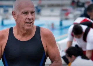 Atleta de 68 anos passa mal e morre em competição de natação na Bahia