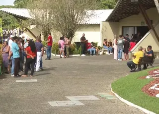Cabeleireira morta a tiros em salão de beleza é enterrada em Salvador
