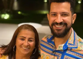 Dennis DJ é exposto ao colocar mãe em registro de música