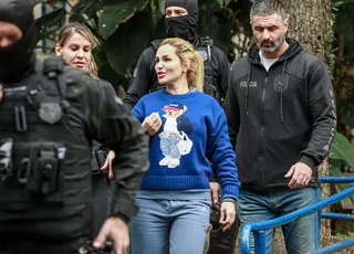Deolane Bezerra solta o verbo após exame no IML: 'Presa por trabalhar'