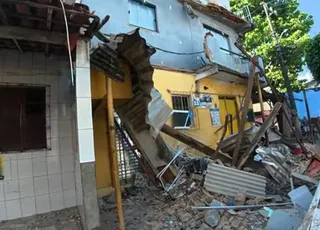 Homem fica ferido após ser atingido por marquise de imóvel em Salvador