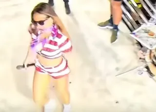 Homem joga copo em rosto de Alinne Rosa no Fortal 2026; vídeo
