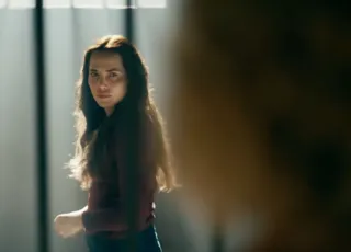 Quem Ama Cuida: Adriana reage à ameaça e corre perigo na cadeia