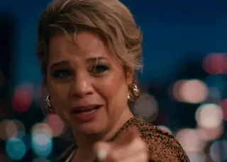 Quem Ama Cuida: Pilar faz chantagem e deixa Adriana em impasse