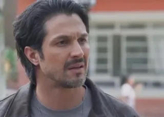 Três Graças: Paulinho morde isca de Ferette e vai à miséria com golpe