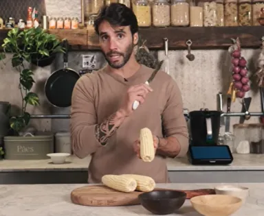 Aprenda a fazer o mingau de milho verde perfeito de Daniel Cady