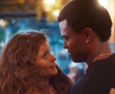 Coração Acelerado: Agrado vira fura-olho e investe em crush da amiga