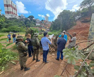 Obra é interditada em Salvador após denúncia de danos ambientais