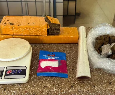 PM apreende drogas e materiais do tráfico no interior da Bahia