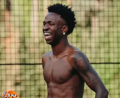Vini Jr. posa no Rio após término com Virginia e web debocha