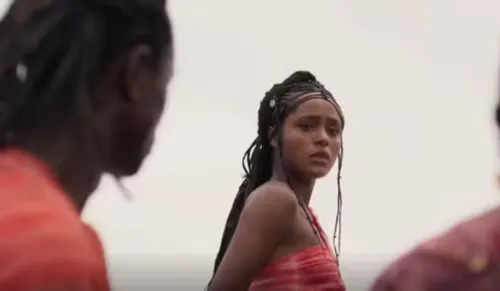 
					A Nobreza do Amor: Alika age no desespero e salva pais da morte
				
				