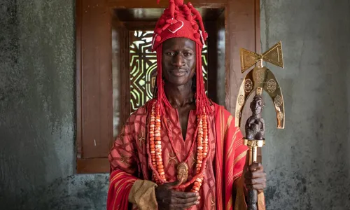 
					A Nobreza do Amor: Alika age no desespero e salva pais da morte
				
				