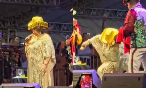 
					Alcione sofre queda em palco durante apresentação; assista
				
				