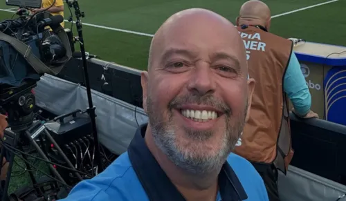 
					Alex Escobar faz cirurgia delicada e retira tumor no peito
				
				