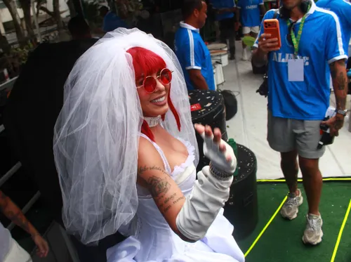 
					Alinne Rosa homenageia Rita Lee no Carnaval de Salvador: 'Referência'
				
				