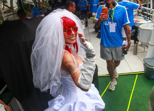 
					Alinne Rosa homenageia Rita Lee no Carnaval de Salvador: 'Referência'
				
				
