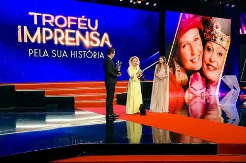 
					Ana Maria Braga rasga elogios para herdeiras de Silvio Santos ao vivo
				
				