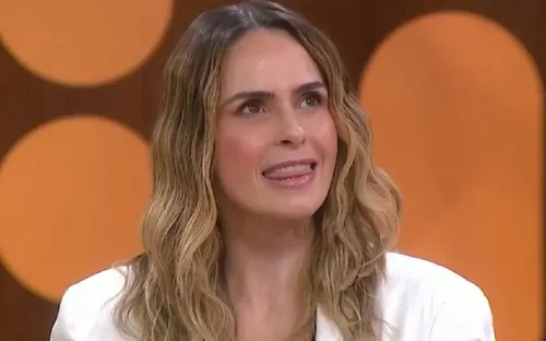 
					Ana Paula Renault cai no choro ao vivo em encontro com Thelma; vídeo
				
				