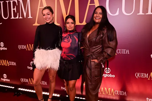 
					Ana Paula Renault e Samira se ignoram em festa e provam climão; VÍDEO
				
				