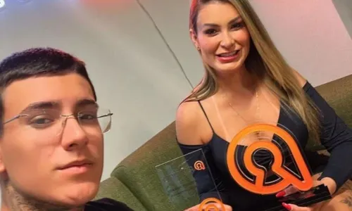 
					Andressa Urach detona famosa após elogio ao filho em reality: 'Safada'
				
				