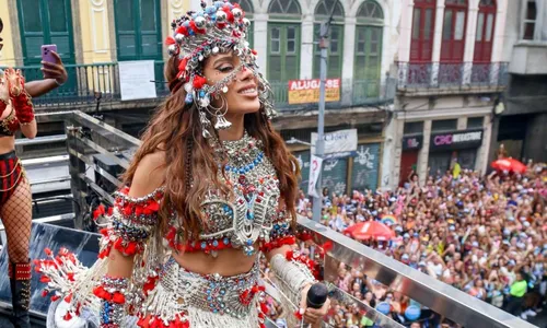 
					Anitta é acusada de comportamento agressivo contra fãs: 'Enfia no c*'
				
				