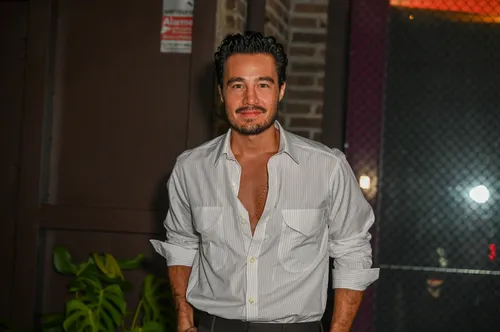 
					Anitta reúne vários famosos para comemorar aniversário; FOTOS
				
				