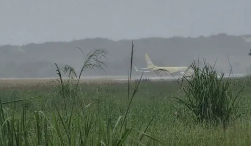 
					Avião sai da pista após aterrissagem no aeroporto de Salvador
				
				