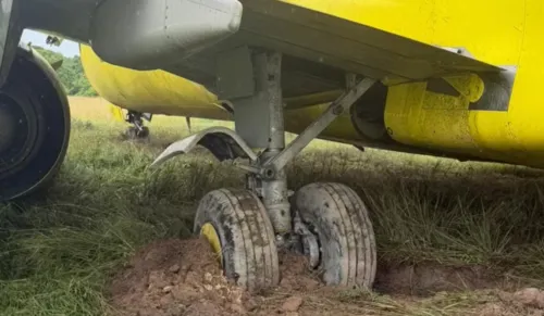 
					Avião sai da pista após aterrissagem no aeroporto de Salvador
				
				
