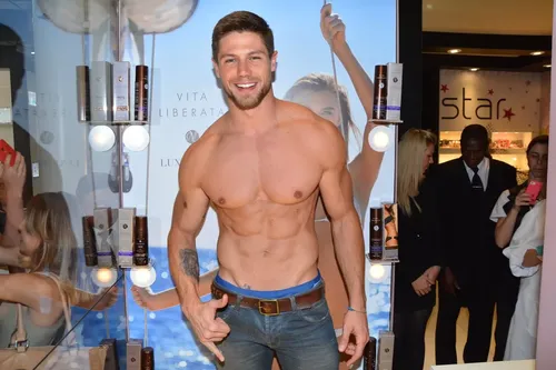 
					BBB 26: 8 vezes em que Jonas Sulzbach surgiu de sunga e agitou a web
				
				