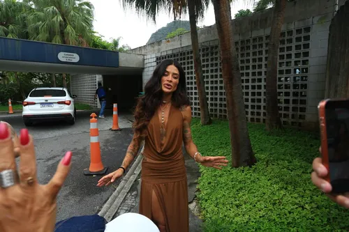 
					BBB 26: Aline Campos é recebida por fãs em 1ª aparição após eliminação
				
				