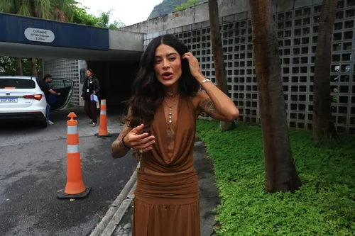 
					BBB 26: Aline Campos é recebida por fãs em 1ª aparição após eliminação
				
				