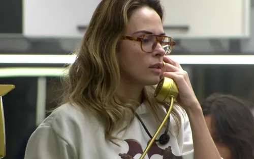 
					BBB 26: Ana Paula atende Big Fone, ganha bolada e recria meme; VÍDEO
				
				